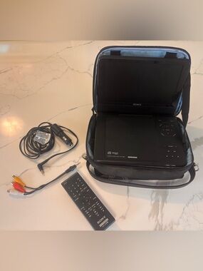 Sony DVP-FX980 Portable DVD Player 9"  Screen with Remote & Car Adapter